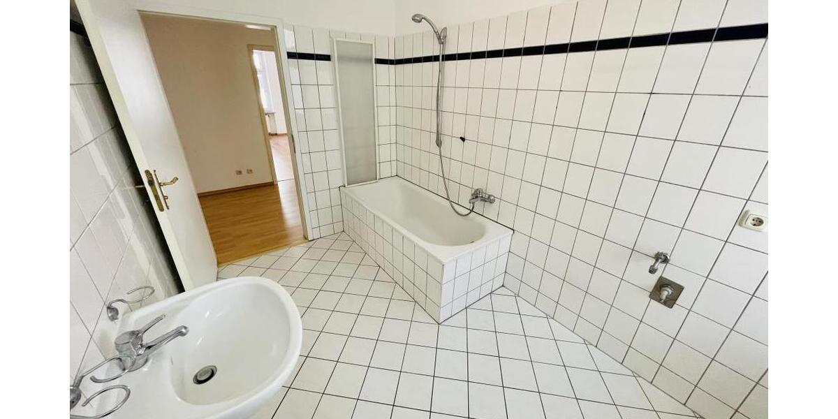 Wohnen in Gera Untermhaus! 3 Raum Wohnung mit Balkon (Südseite) und großen Wohnzimmer! - Etagenwohnung Gera Untermhaus | Angebot:26376571
