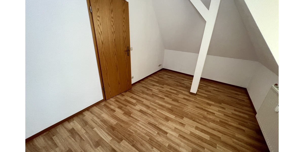 Renditeobjekt: zentrumsnahe 3-Raum-ET-Wohnung mit Stellplatz - Dachgeschoßwohnung Gera Ostviertel | Angebot:26464090