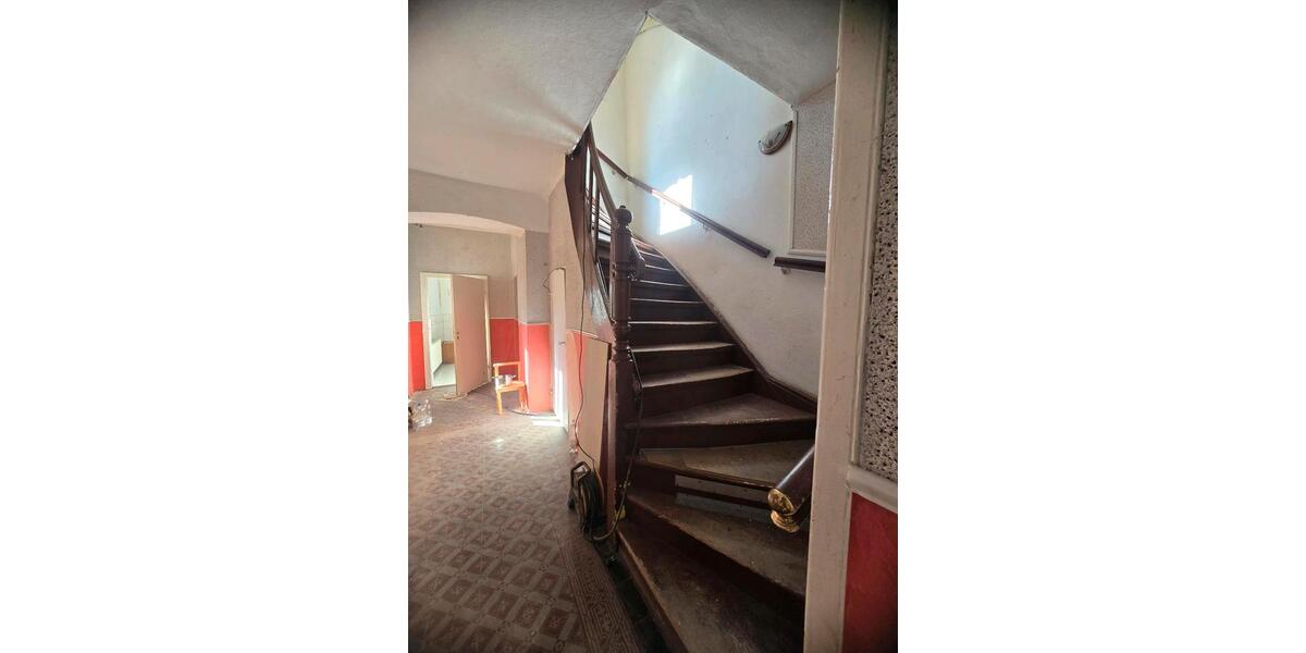 Etagenwohnung Meerane - 8 Zimmer, 180 m&sup2;, 45.000&euro; | Angebot:26757988
