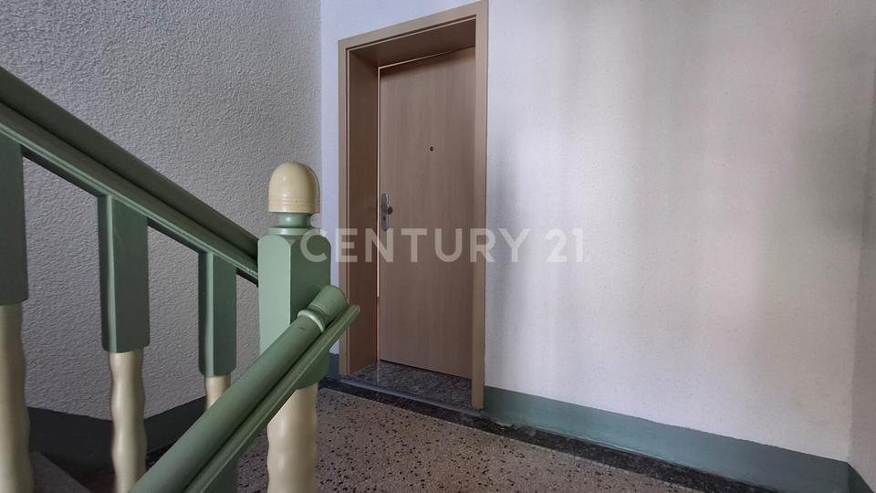 Dachgeschoßwohnung Gera Alt-Taubenpreskeln - 3 Zimmer, 91 m&sup2;, 560&euro; | Angebot:26632733