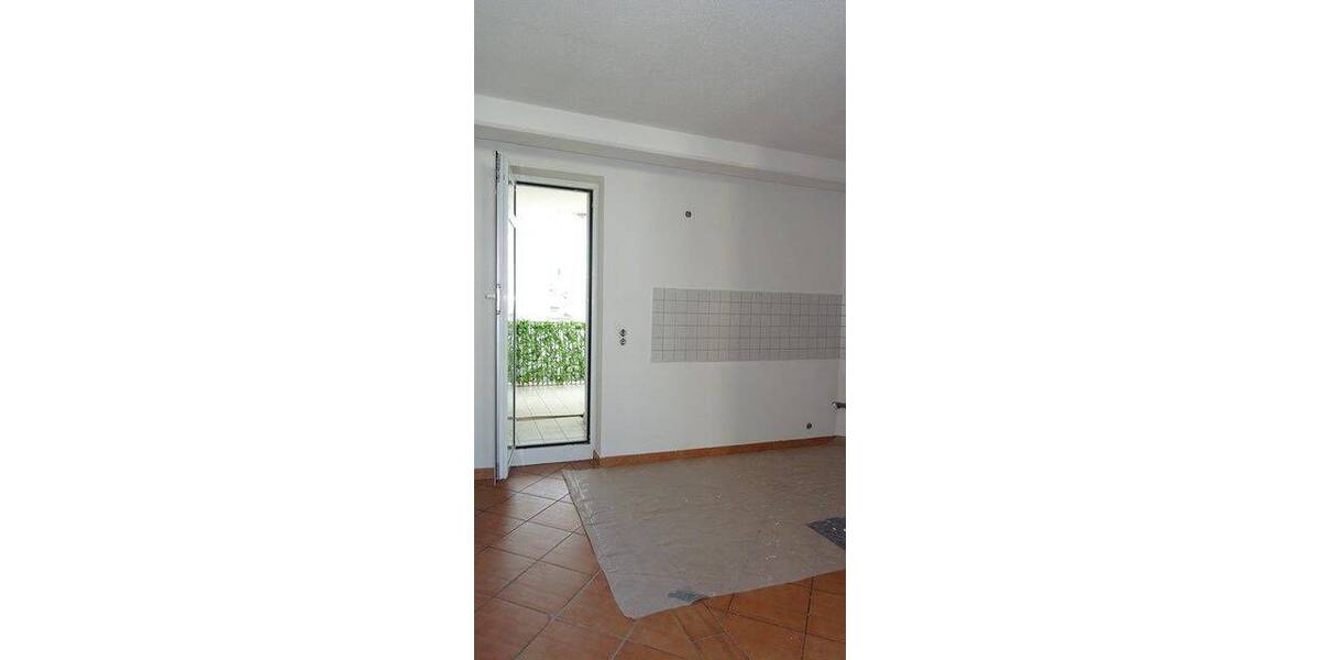 Etagenwohnung Crimmitschau - 2 Zimmer, 84 m&sup2;, 400&euro; | Angebot:26797876