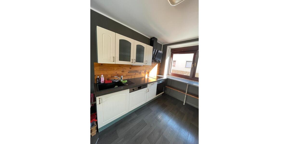 Etagenwohnung Bad Klosterlausnitz - 5 Zimmer, 160 m&sup2;, 1.000&euro; | Angebot:25527515