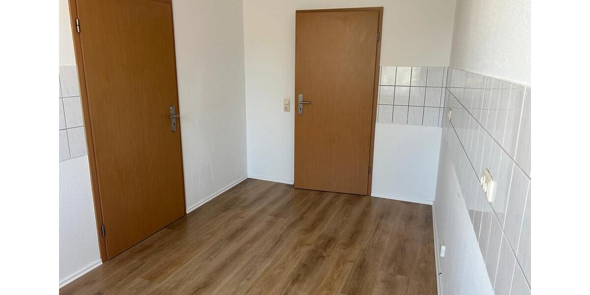 Etagenwohnung Crimmitschau - 4 Zimmer, 100 m&sup2;, 520&euro; | Angebot:24712859