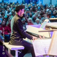 Die große Udo Jürgens Show - Herr Schmitt & das Trio Ensemble 27.06.2026 Seestern-Panorama B Ü H N E