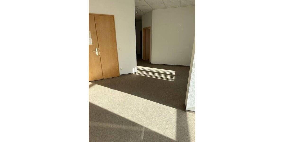 BüroPraxis in günstig gelegenem WGH, Neubau 1996, 1.OG, ca. 125 m², Balkon, Modernisierungsbedarf 3 zimmer