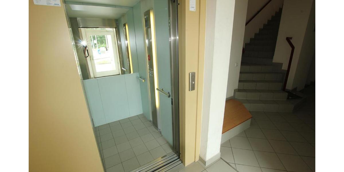 Mit Aufzug! Schicke 2 Raum Wohnung mit Dusche und Wanne im Zentrum von Gera. - Dachgeschoßwohnung Gera Ostviertel | Angebot:26630906