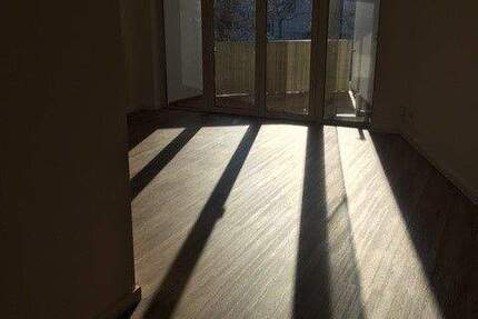 Renovierte 2-Raumwohnung mit Balkon und Einbauküche in Eisenberg 2 zimmer