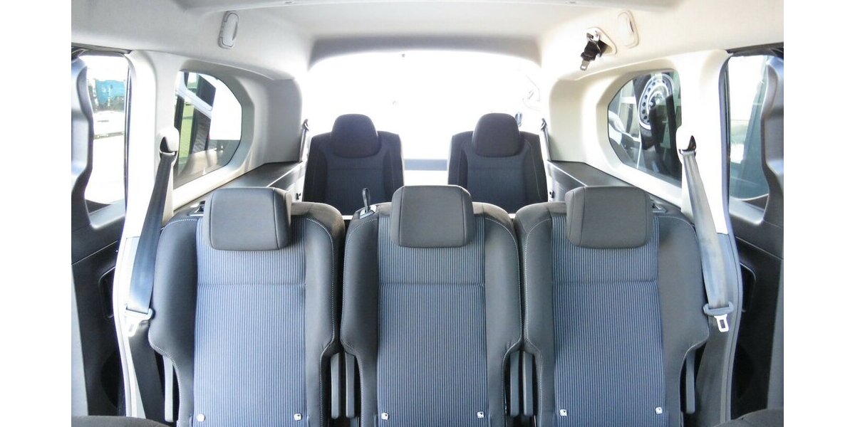 Fiat Doblo Maxi Kombi 130 AT / 7-Sitze + 10-Zoll Navi 10.280 km 27.965 &euro; Münchenbernsdorf 07589