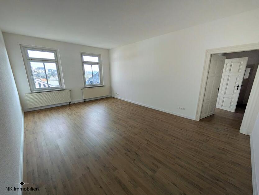 ++ attraktive, renovierte 3-Raum Wohnung in zentraler Lage, direkt am Markt in Meerane ++