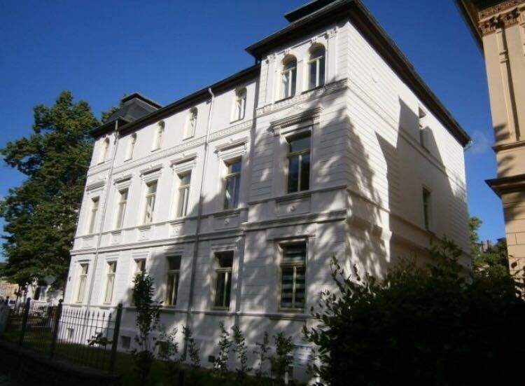 Über den Dingen stehen! 3 Raum Wohnung mit Dachterrasse und möblierter Küche zu vermieten! 3 zimmer