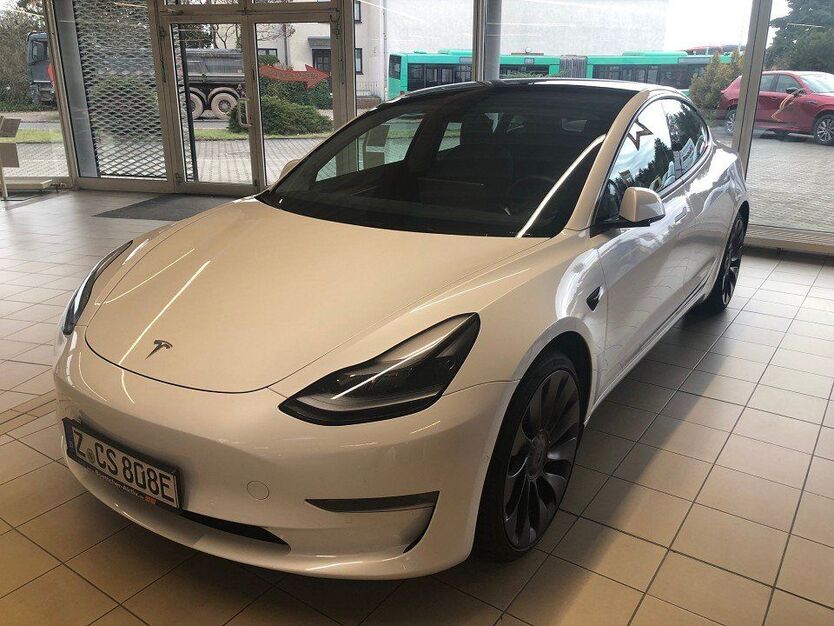Tesla Model 3 27.000 km 37.990 € Zwickau 08064