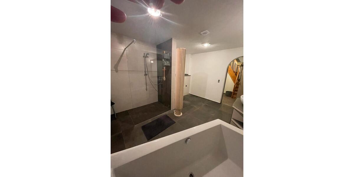 Etagenwohnung Bad Klosterlausnitz - 5 Zimmer, 160 m&sup2;, 1.000&euro; | Angebot:25527515