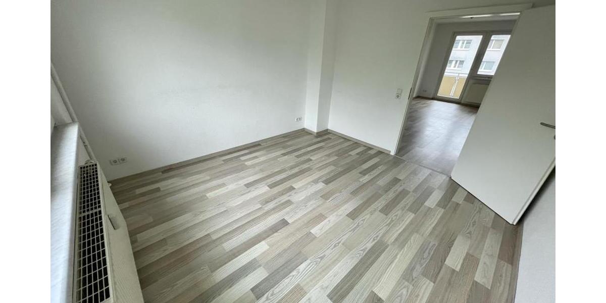 Gera-Langenberg! 4 Raum Whg. mit Balkon, Bad mit Wanne! Nähe AMAZON! - Etagenwohnung Gera Langenberg | Angebot:26882423