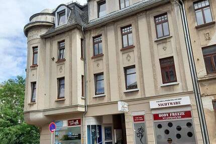 Denkmalgeschützter Altbau mit attraktiver Rendite fast im Zentrum zimmer