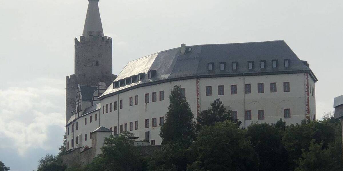 Denkmalgeschütztes Mehrfamilienhaus mit Gewerbeeinheit im Herzen von Weida 7 zimmer