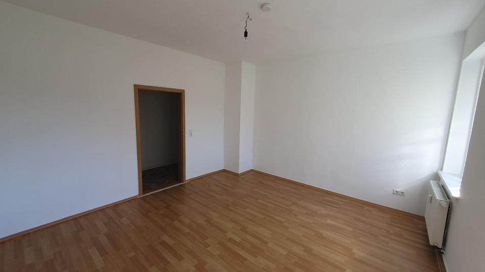 Etagenwohnung Schmölln - 4 Zimmer, 107 m&sup2;, 560&euro; | Angebot:26223221