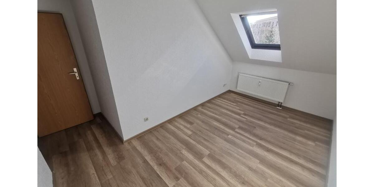 Dachgeschoßwohnung Fraureuth - 3 Zimmer, 60 m&sup2;, 330&euro; | Angebot:26461425
