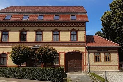 Mehrfamilienhaus mit Garten, Brunnen, Stellplätzen und Erweiterungsmöglichkeit