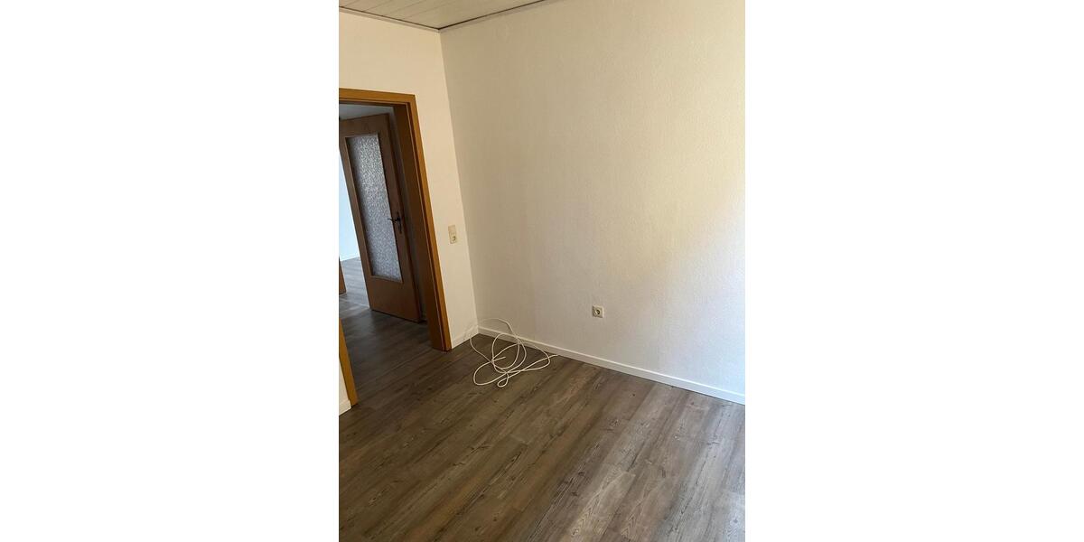 Dachgeschoßwohnung Triptis - 3 Zimmer, 80 m&sup2;, 480&euro; | Angebot:26354155