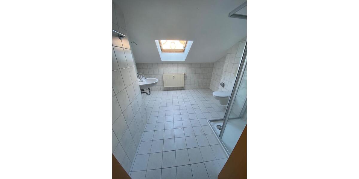 Dachgeschoßwohnung Zeitz - 2 Zimmer, 45 m&sup2;, 270&euro; | Angebot:24845115