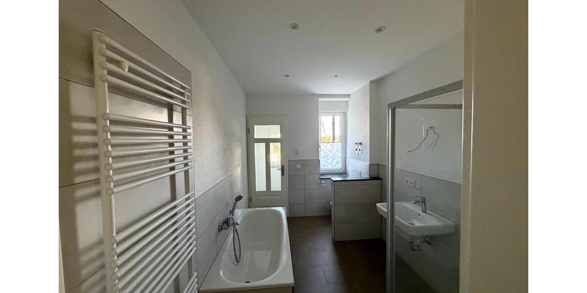 Hochparterre Meerane - 4 Zimmer, 95 m&sup2;, 1.000&euro; | Angebot:26325764
