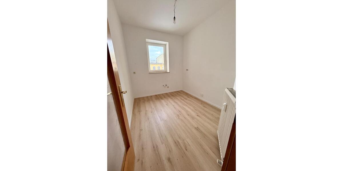 Etagenwohnung Gera - 2 Zimmer, 55 m&sup2;, 320&euro; | Angebot:26148452