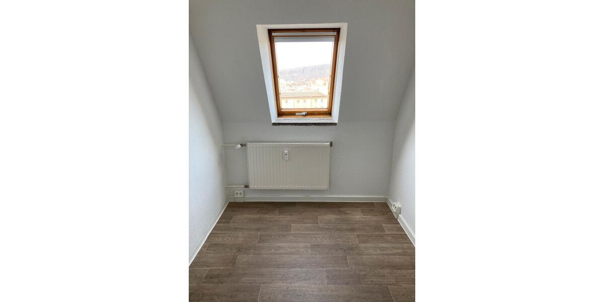 Dachgeschoßwohnung Gera - 3 Zimmer, 64 m&sup2;, 365&euro; | Angebot:25417613