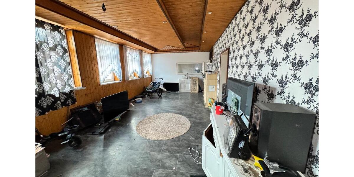 ZWEI HÄUSER, SCHUPPEN UND GARAGE 8 zimmer