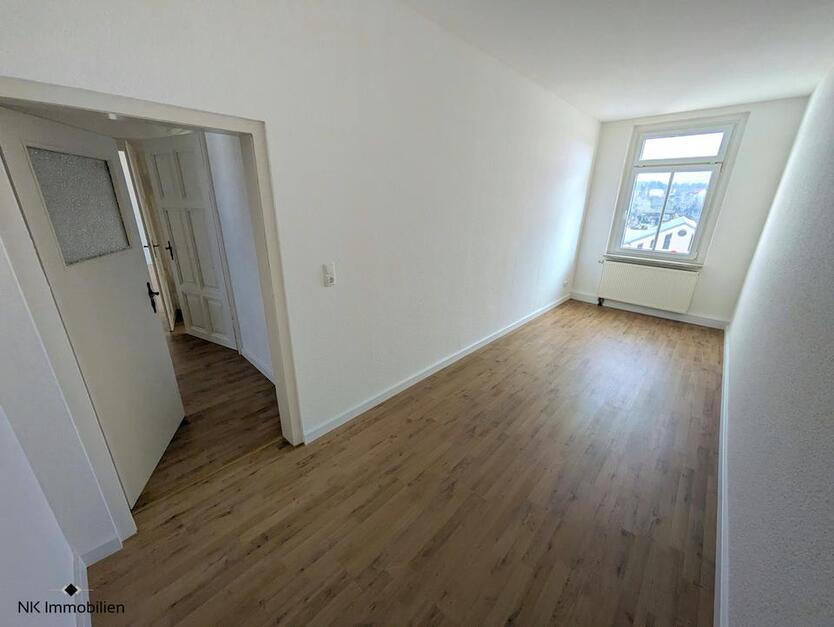 ++ attraktive, renovierte 3-Raum Wohnung in zentraler Lage, direkt am Markt in Meerane ++