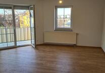 Helle 2-Raum-Wohnung mit Einbauküche, Balkon und Stellplatz