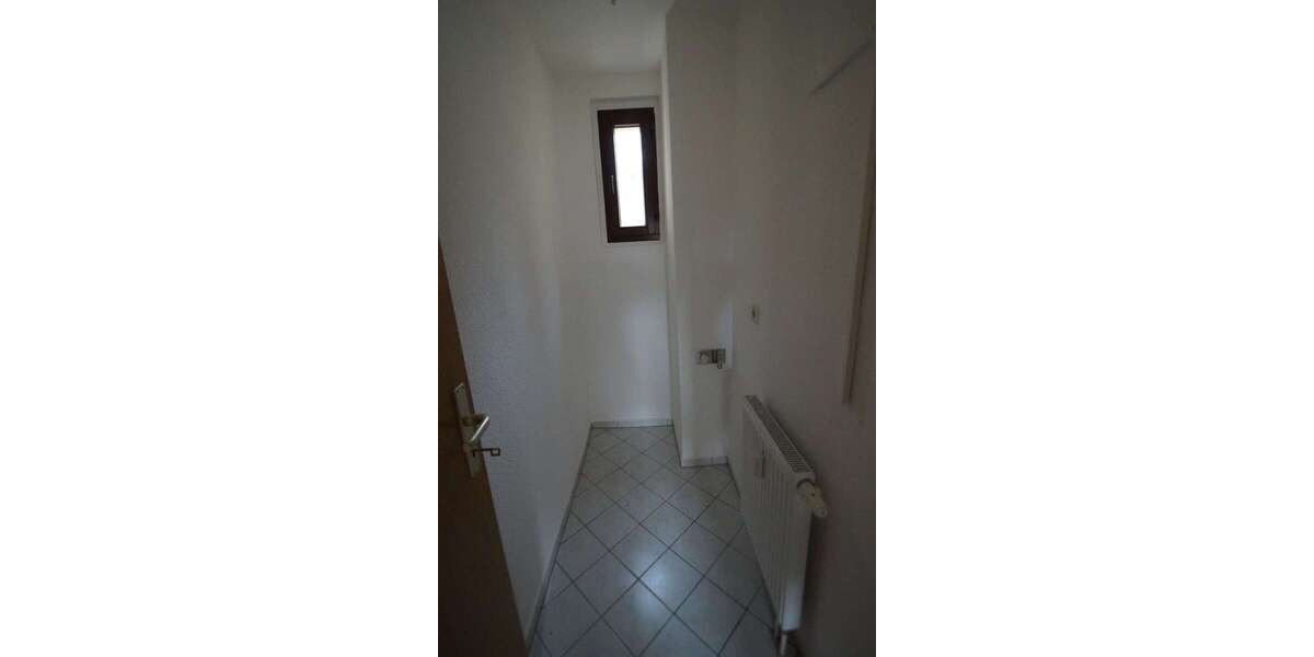 2-Zimmer-Wohnung mit BALKON, große Küche, Badewanne - frisch renoviert 2 zimmer