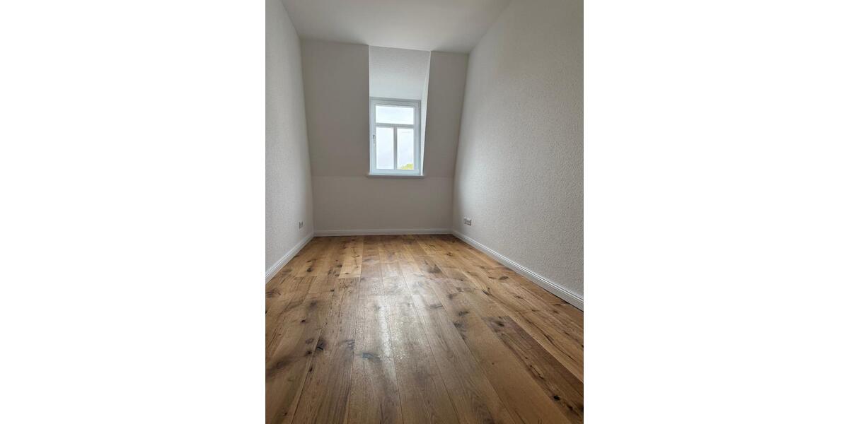 Dachgeschoßwohnung Meerane - 5 Zimmer, 117 m&sup2;, 1.300&euro; | Angebot:26325768