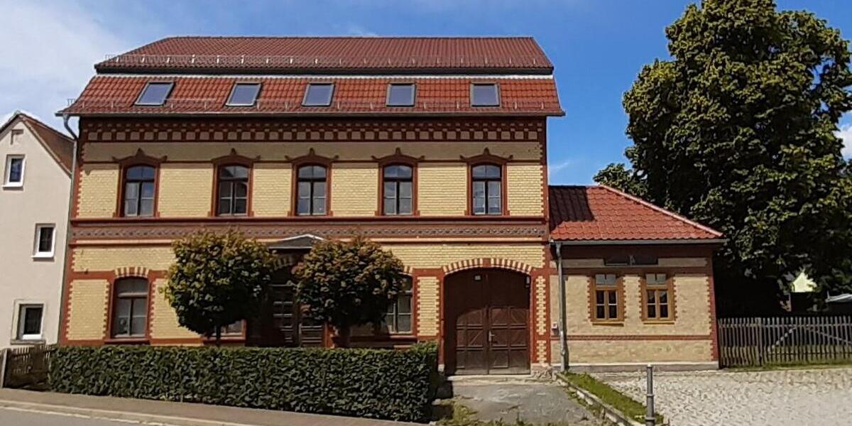 Mehrfamilienhaus mit Garten, Brunnen, Stellplätzen und Erweiterungsmöglichkeit 16 zimmer