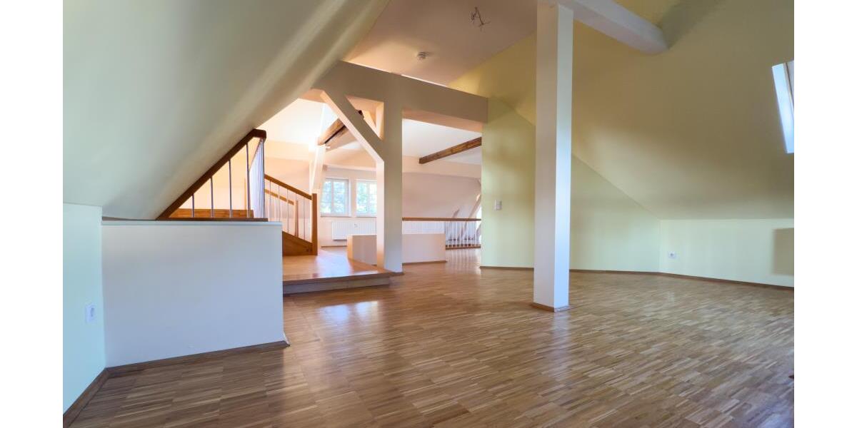 Wohnen mal anders! Imposante Dachgeschosswohnung mit Balkon und Aufzug! - Dachgeschoßwohnung Gera Alt-Bieblach | Angebot:26386423