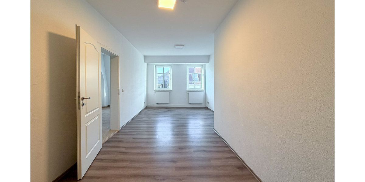 Einbauküche! Hochwertige 4 Raum-Wohnung mit modernem Bad und großem Balkon! Die Wohnung zum Wohlfühlen. - Dachgeschoßwohnung Gera Ostviertel | Angebot:26334831