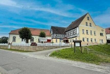 Attraktives Wohn- und Geschäftshaus mit Kegelbahn und Saal zimmer