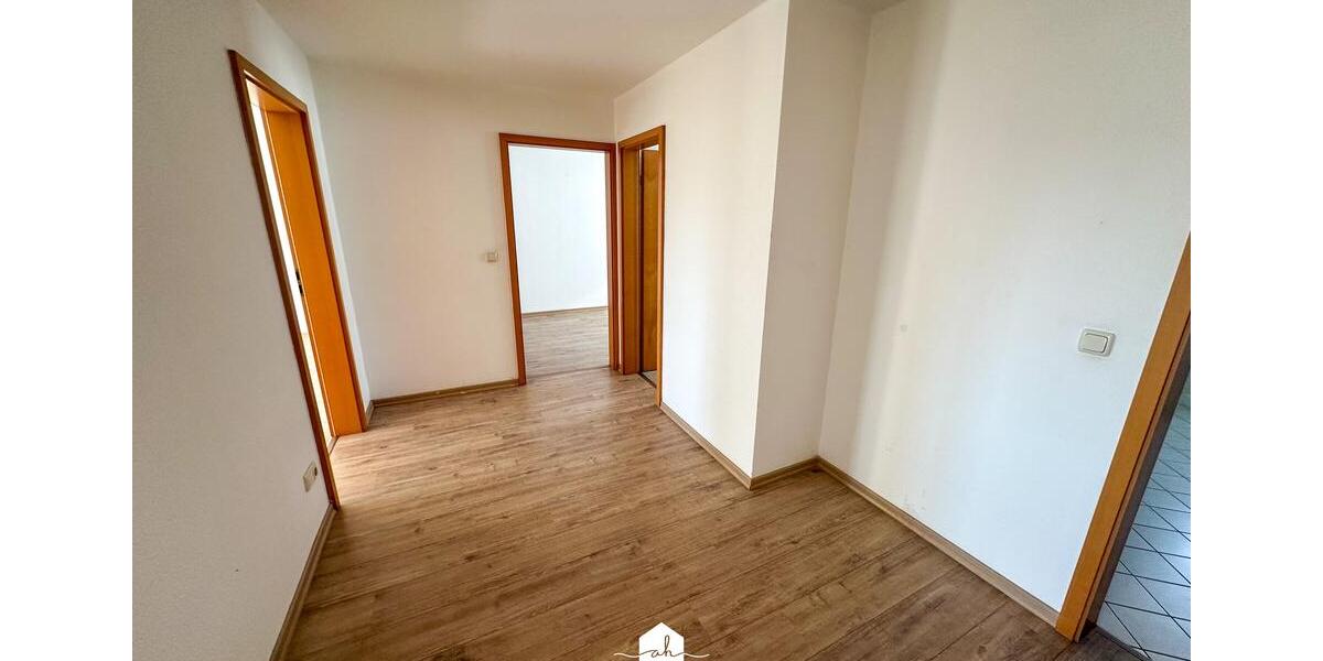 Dachgeschoßwohnung Gera - 3 Zimmer, 81 m&sup2;, 420&euro; | Angebot:26440892