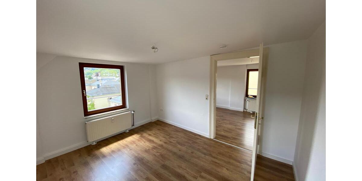 Dachgeschoßwohnung Greiz - 2 Zimmer, 68 m&sup2;, 340&euro; | Angebot:26462523