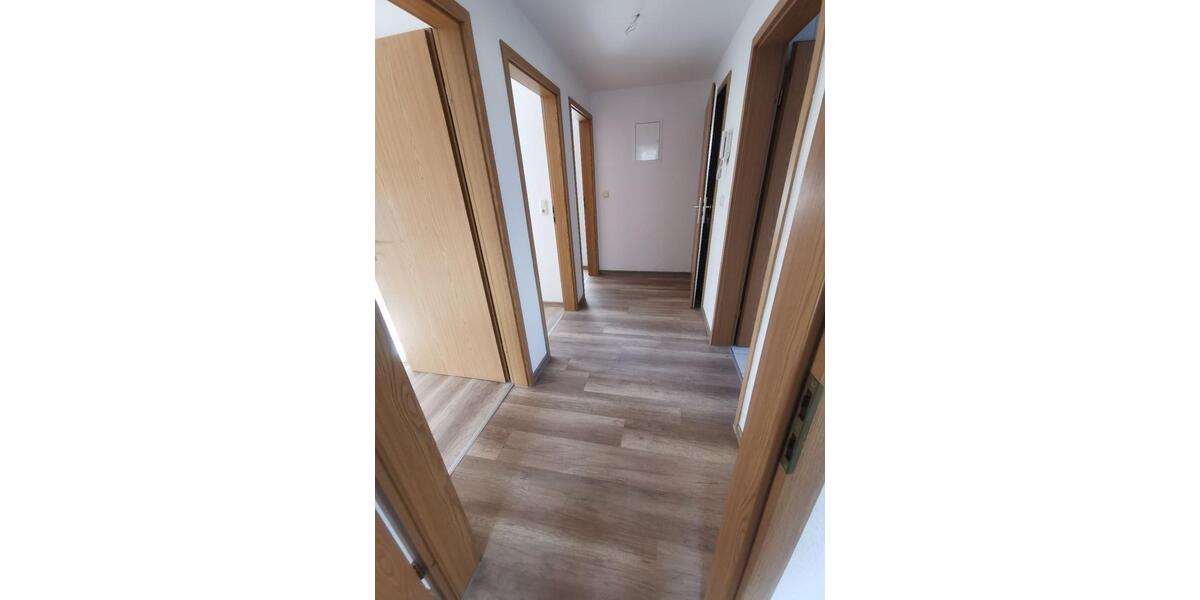 Dachgeschoßwohnung Fraureuth - 3 Zimmer, 60 m&sup2;, 330&euro; | Angebot:26461425