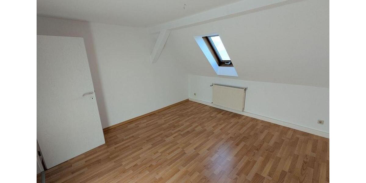 Dachgeschoßwohnung Gera - 3 Zimmer, 86 m&sup2;, 520&euro; | Angebot:26545271