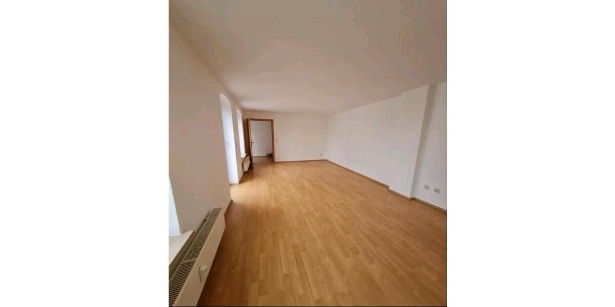 Dachgeschoßwohnung Gera Alt-Bieblach - 4 Zimmer, 110 m&sup2;, 1.100&euro; | Angebot:25992455