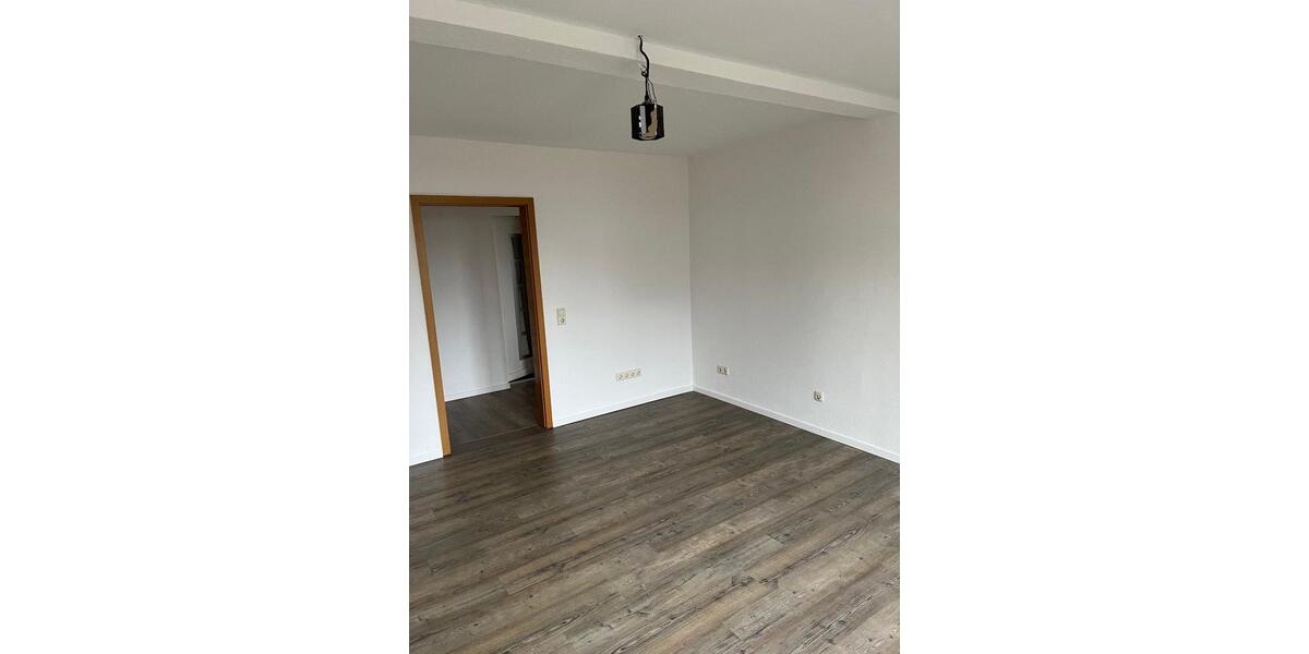 Dachgeschoßwohnung Triptis - 3 Zimmer, 72 m&sup2;, 490&euro; | Angebot:24712626