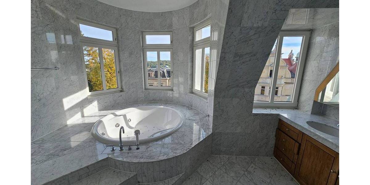 Eigentum mit Altbaucharme in bester Villenlage, Balkon, Kamin, gr. Garten, SUV-TG; viele Finanzierungsmodelle mgl. 5 zimmer