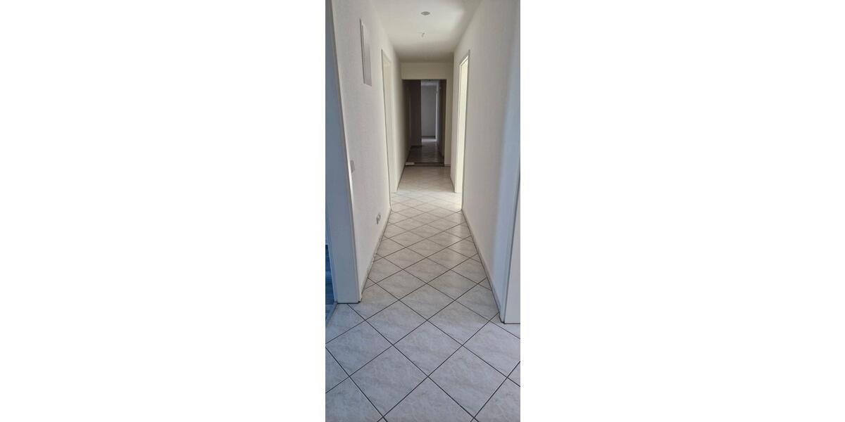 Dachgeschoßwohnung Gößnitz - 5 Zimmer, 98 m&sup2;, 585&euro; | Angebot:26479812