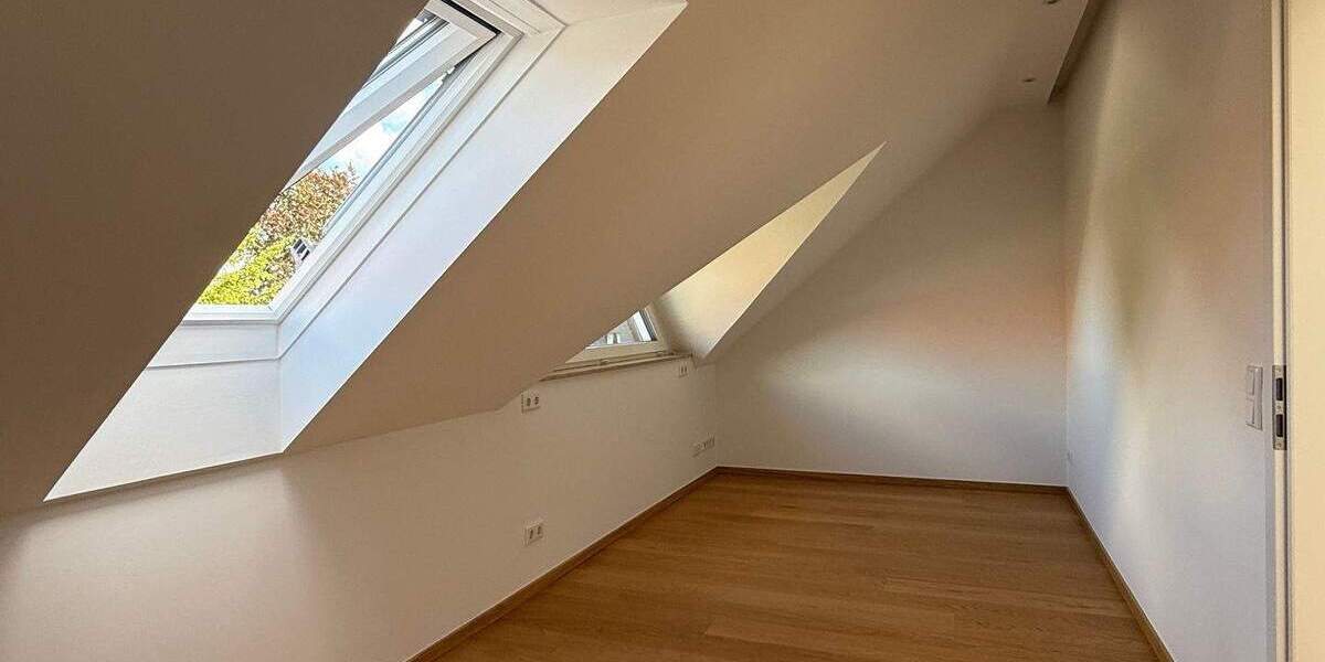 Etagenwohnung Bad Köstritz - 3 Zimmer, 130 m&sup2;, 1.700&euro; | Angebot:25662303