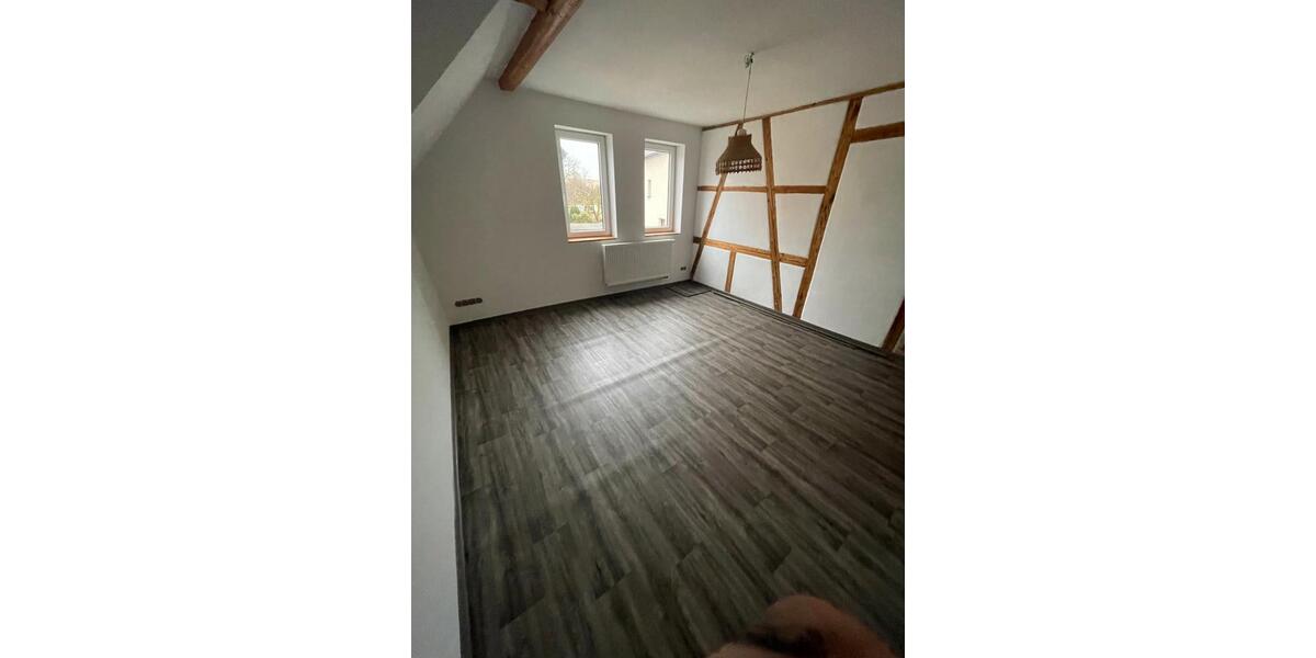 Etagenwohnung Bad Klosterlausnitz - 5 Zimmer, 160 m&sup2;, 1.000&euro; | Angebot:25527515