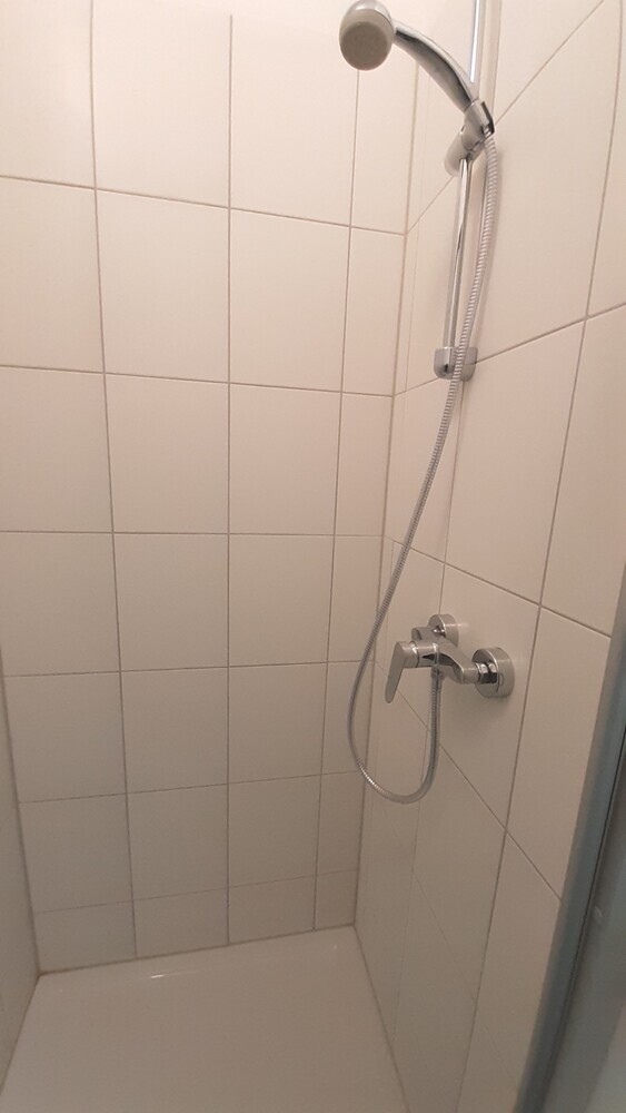 3-Zimmer-Wohnung 2. oder 3. OG, neu saniert, in ruhigem Wohnviertel Gera-Süd