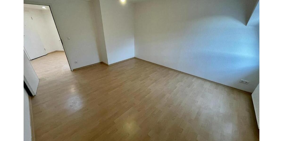 **Ihr neues Zuhause wartet: 4-Raum-Wohnung mit Komfort-Badezimmer und großzügigem Wohnambiente!** - Dachgeschoßwohnung Gera Alt-Bieblach | Angebot:26248804