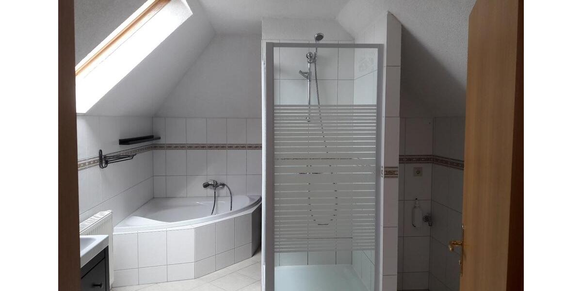 Dachgeschoßwohnung Gera - 3 Zimmer, 100 m&sup2;, 660&euro; | Angebot:26130286