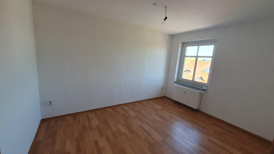 Etagenwohnung Schmölln - 4 Zimmer, 107 m&sup2;, 560&euro; | Angebot:26223221
